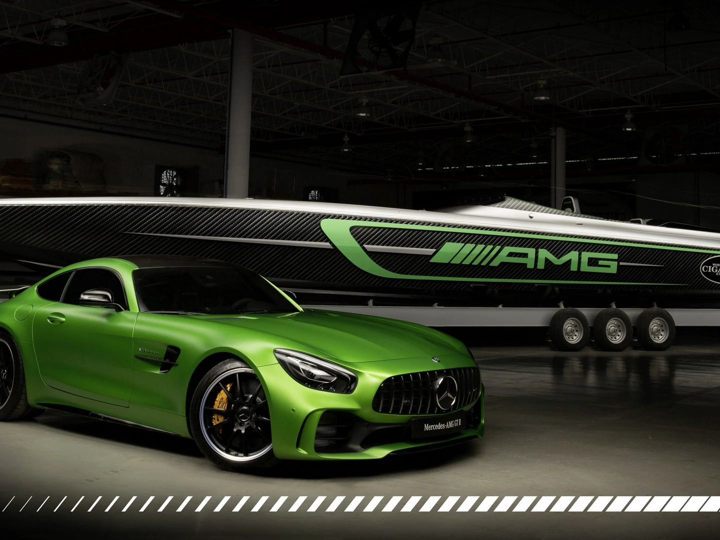 Mercedes Amg Gt R Cigarette Racing Boat Has A Pleasure Key Fob