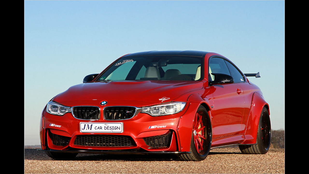 Knallrot und breitschultrig