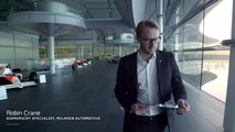 McLaren recouverte de plumes