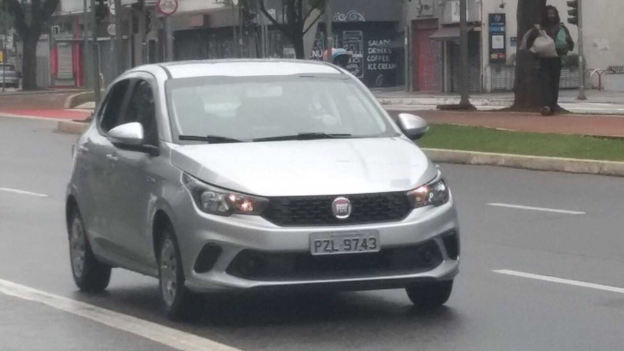 Flagra - Fiat Argo aparece sem disfarce na versão 1.0 básica