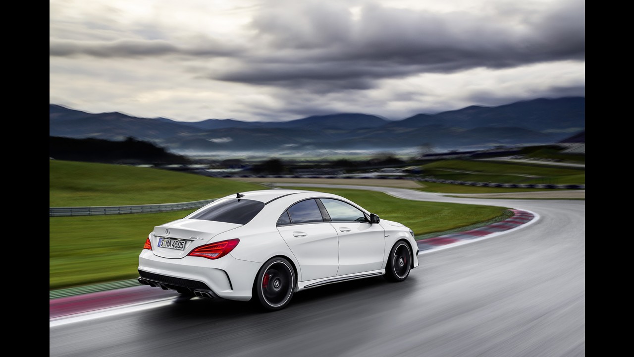 Volta rápida: A 45 AMG e CLA 45 AMG abordam desempenho de maneiras distintas