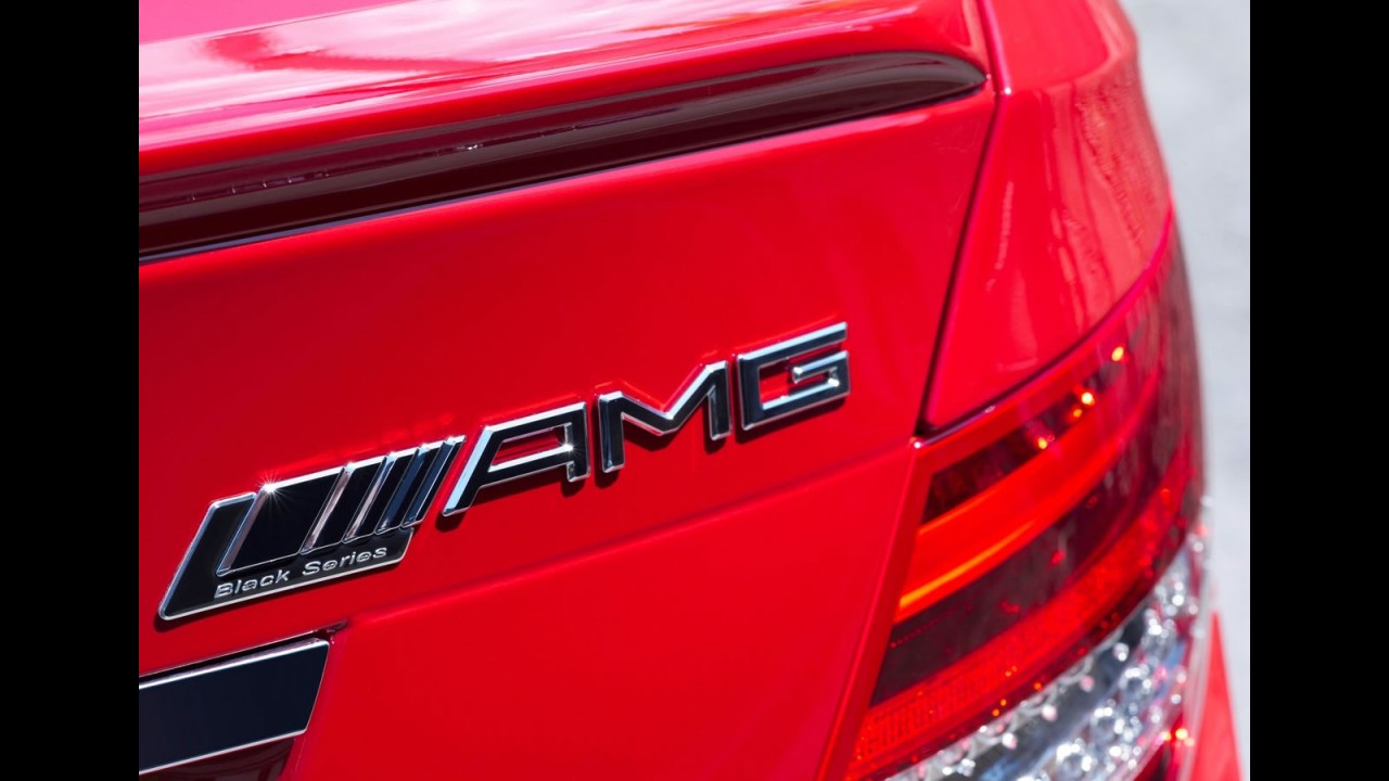 Oficial: Mercedes-Benz C63 AMG Coupé Black Series 2012 chega com motor V8 de 517cv