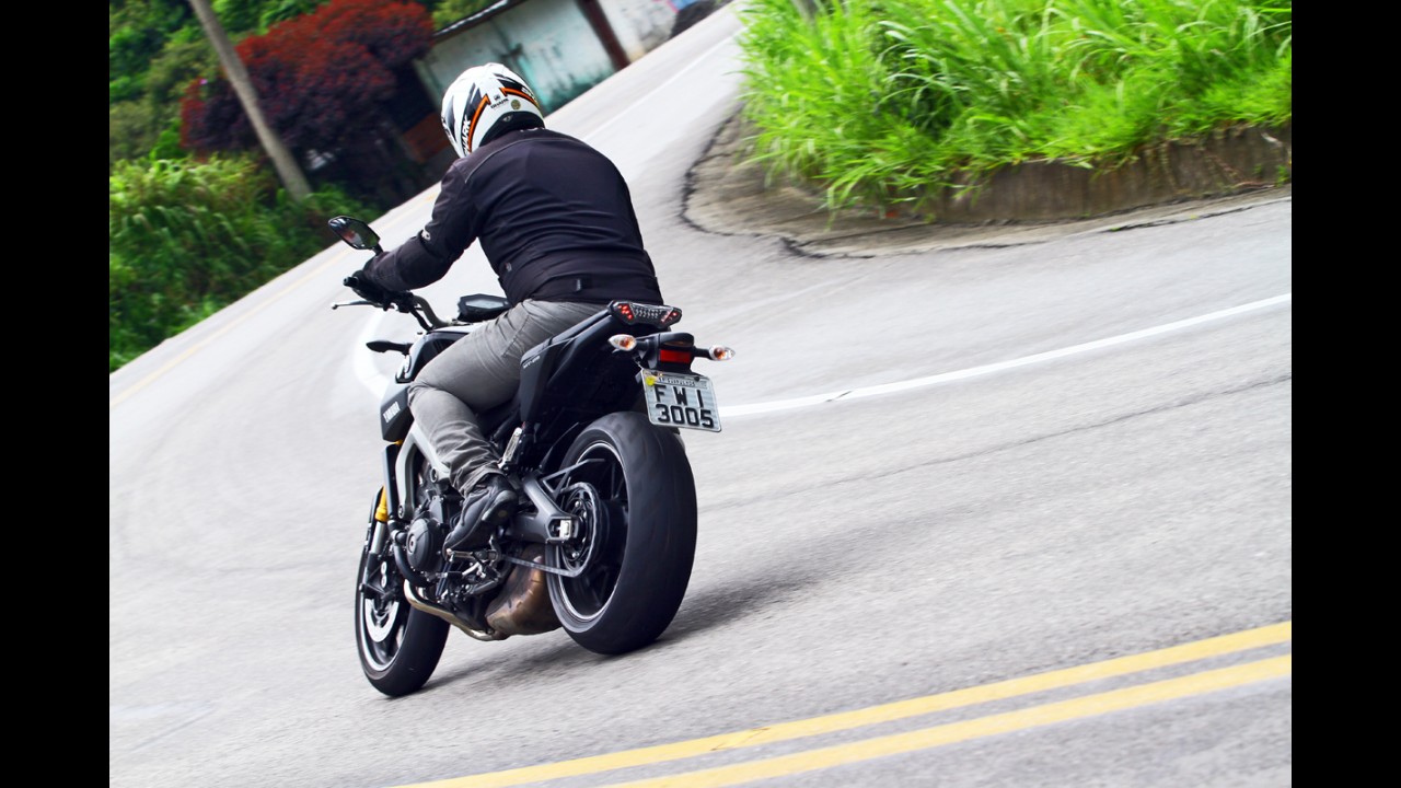 Avaliação: Yamaha MT-09 empolga pelo "custo-diversão"