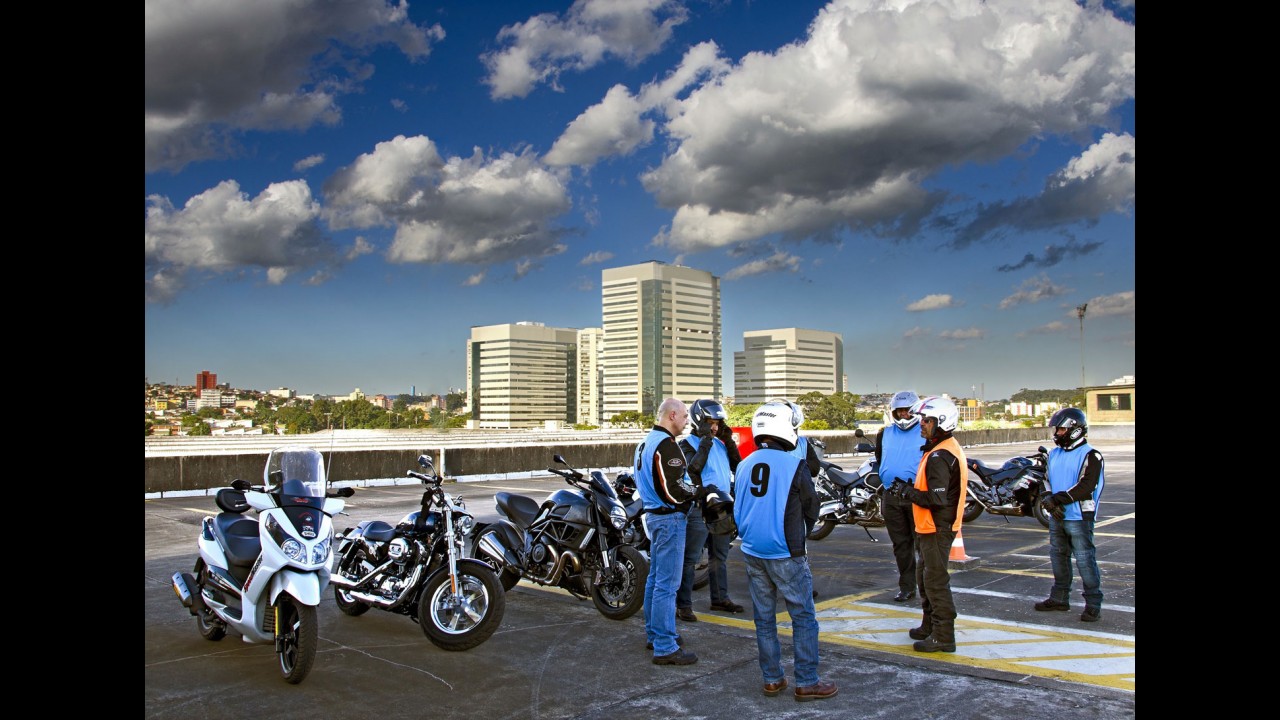 Curso de pilotagem da Abtrans passa a oferecer motos para as aulas