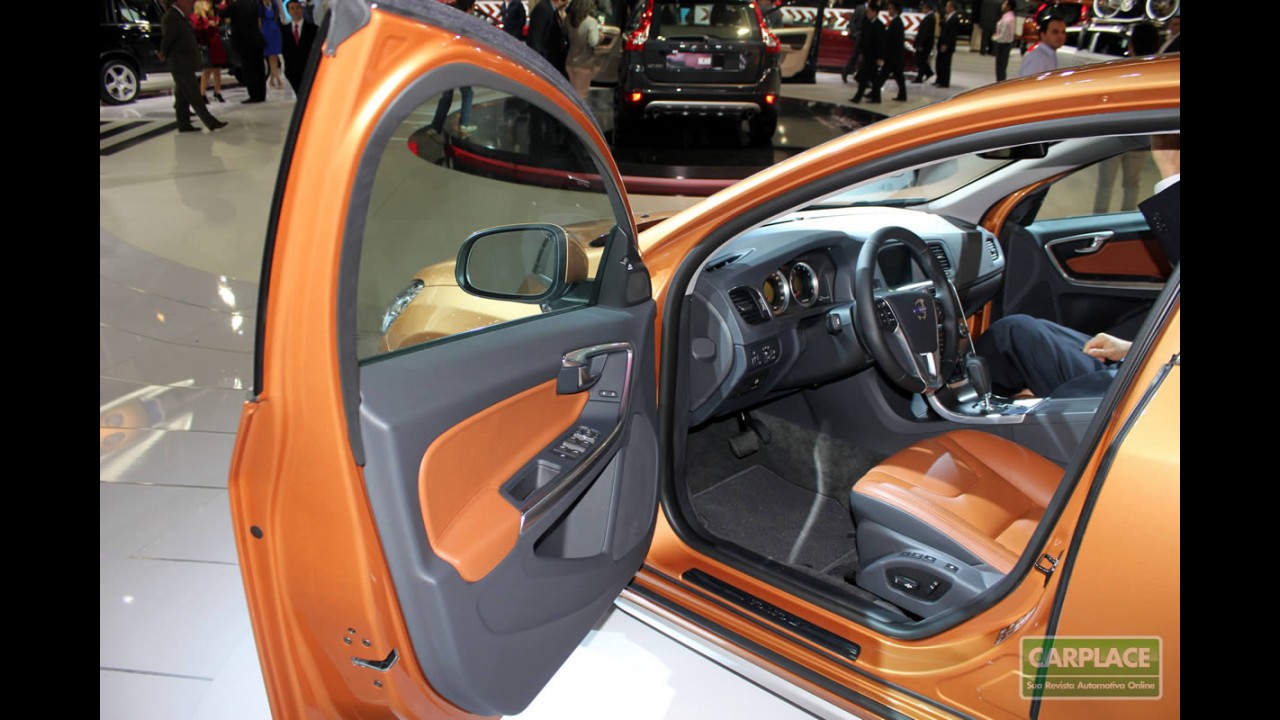 Salão do Automóvel: Volvo apresenta o novo e moderno sedan S60