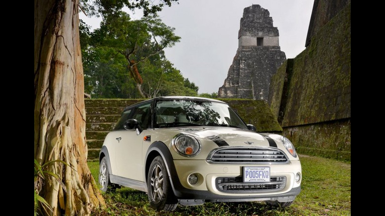 MINI Cooper vai à América Central para celebrar o fim do mundo que não aconteceu