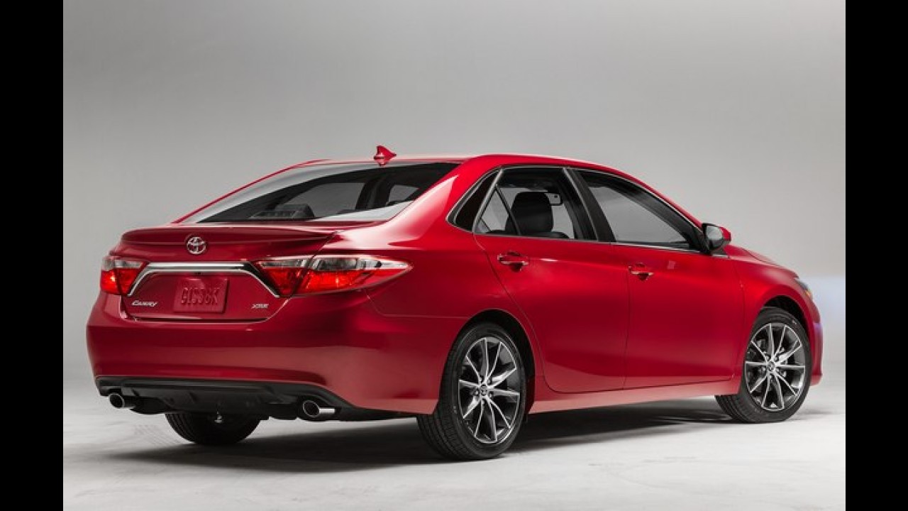 Toyota Camry fica mais arrojado com reestilização - veja galeria