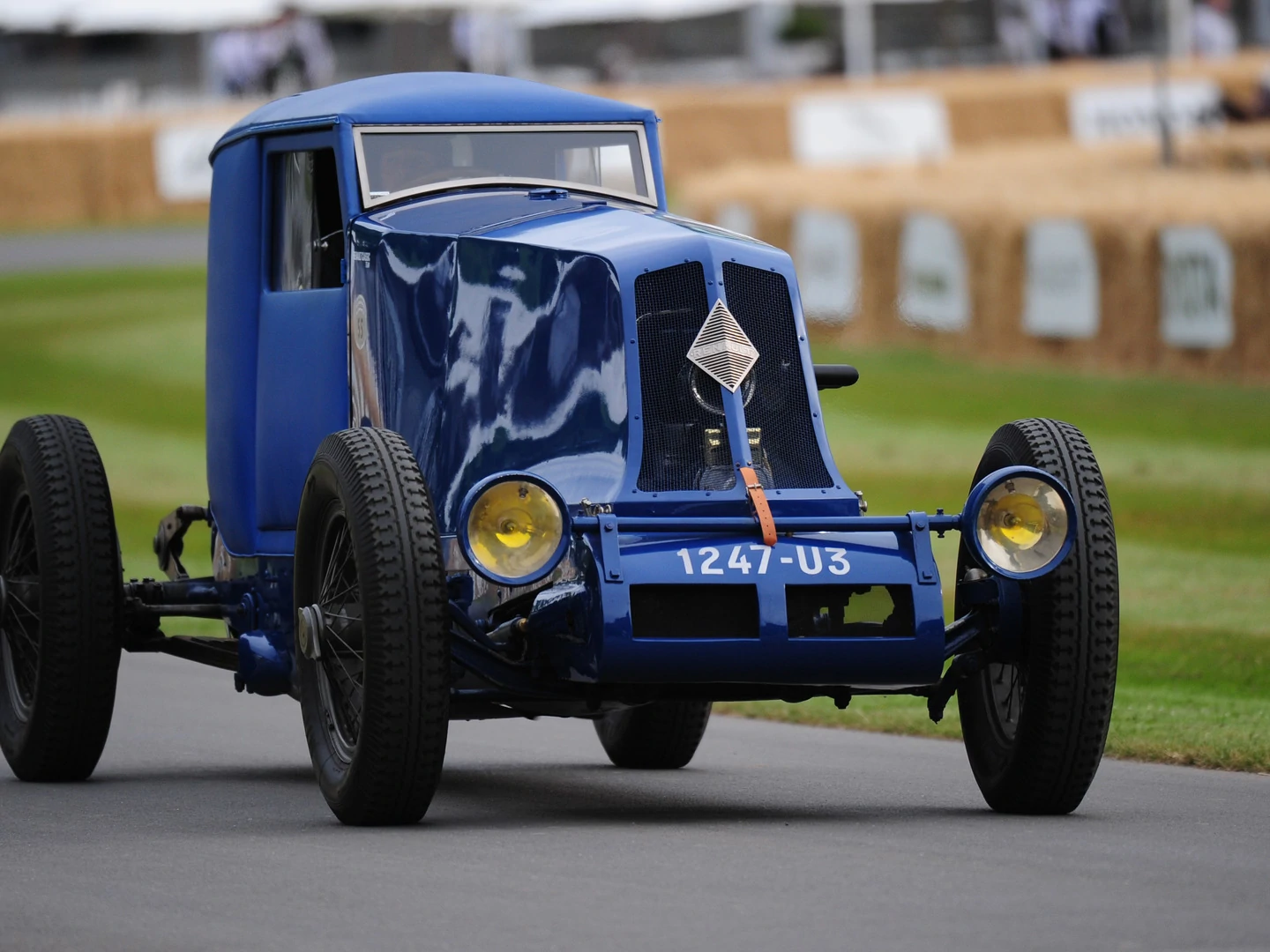 VIDÉO - Un regard d'enfant pour les 90 ans de la Renault des records