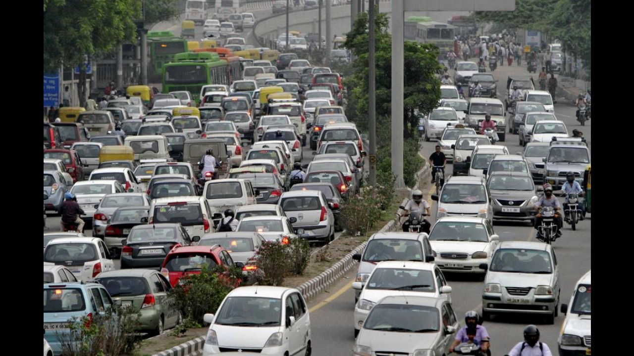 Índia suspende venda de carros a diesel para combater nuvem de poluição