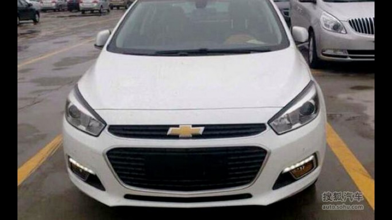 Este é o novo Cruze 2015 - segunda geração é flagrada sem disfarces