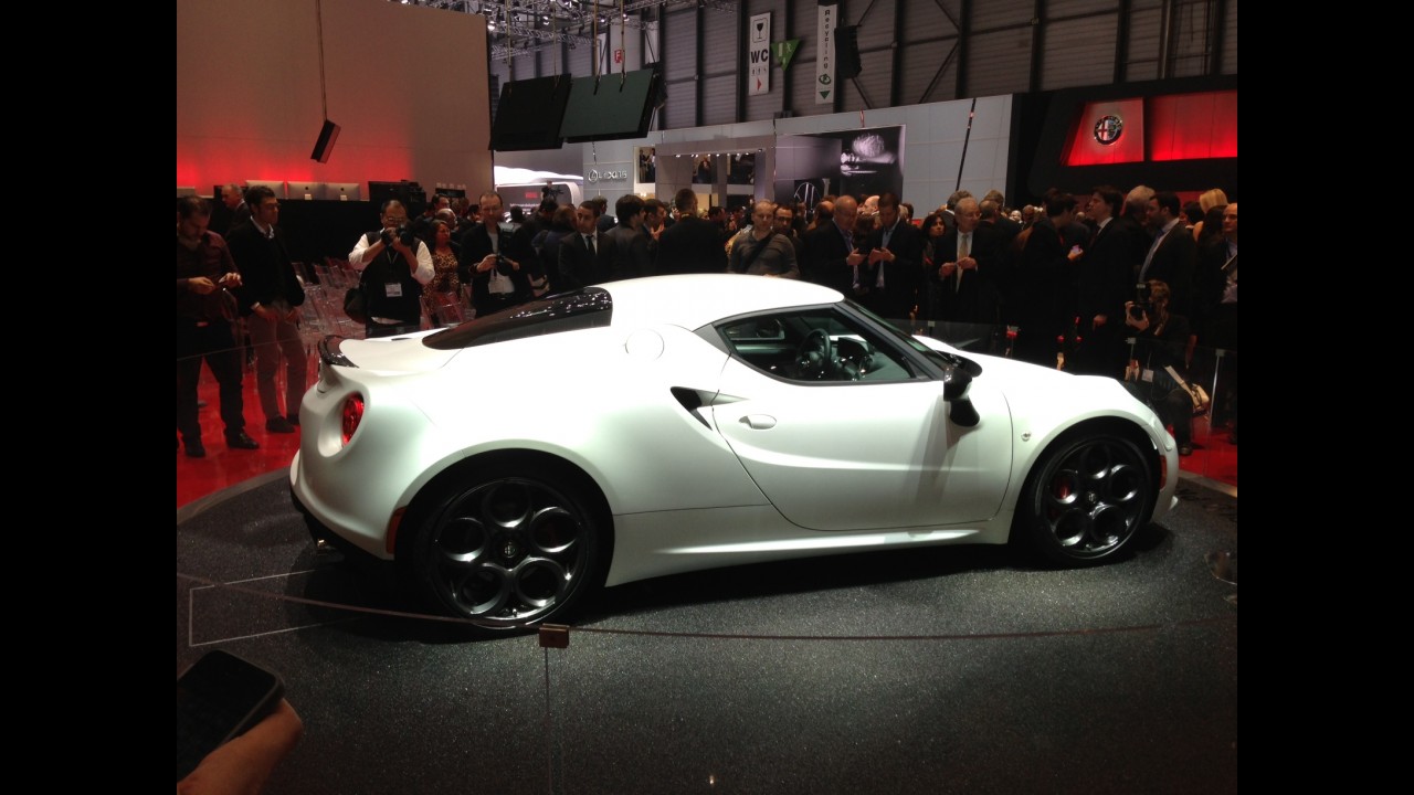 Direto de Genebra: 4C é o resgate do espírito Alfa Romeo