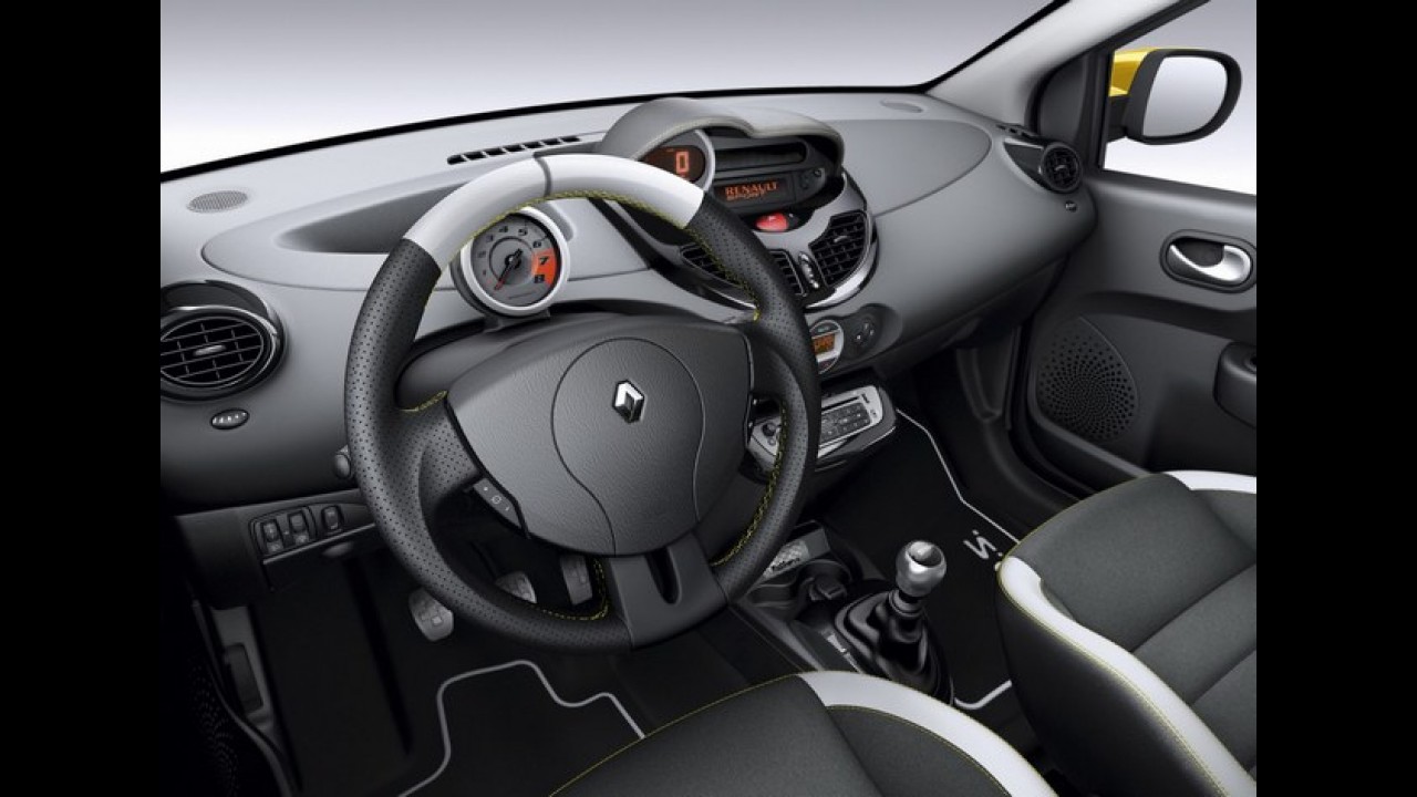 Vídeo: Novo Renault Twingo RS - Duas mulheres e um peixinho dourado