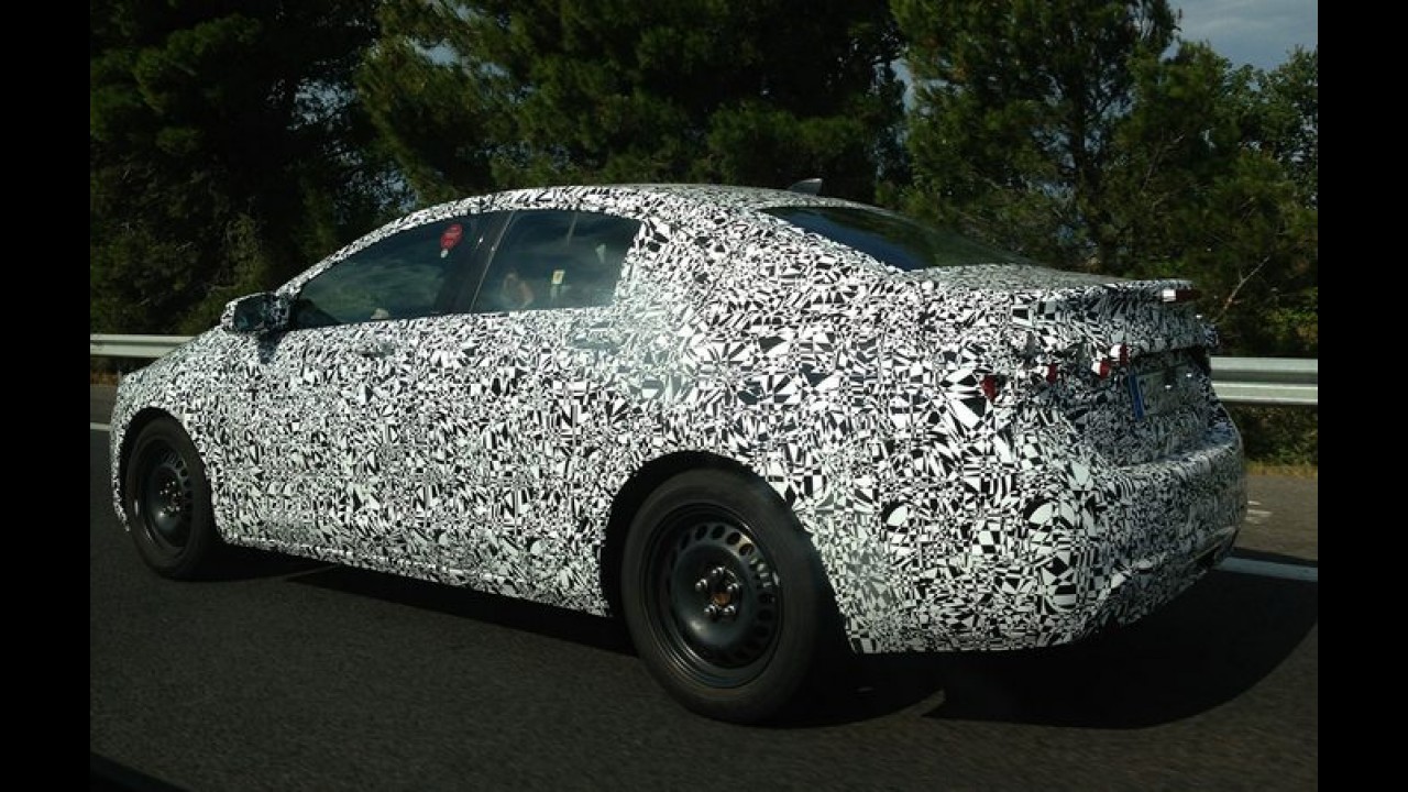 Protótipo do futuro Chevrolet Cruze 2016 é flagrado mais uma vez