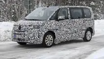 Volkswagen T7 Multivan, su strada la versione definitiva