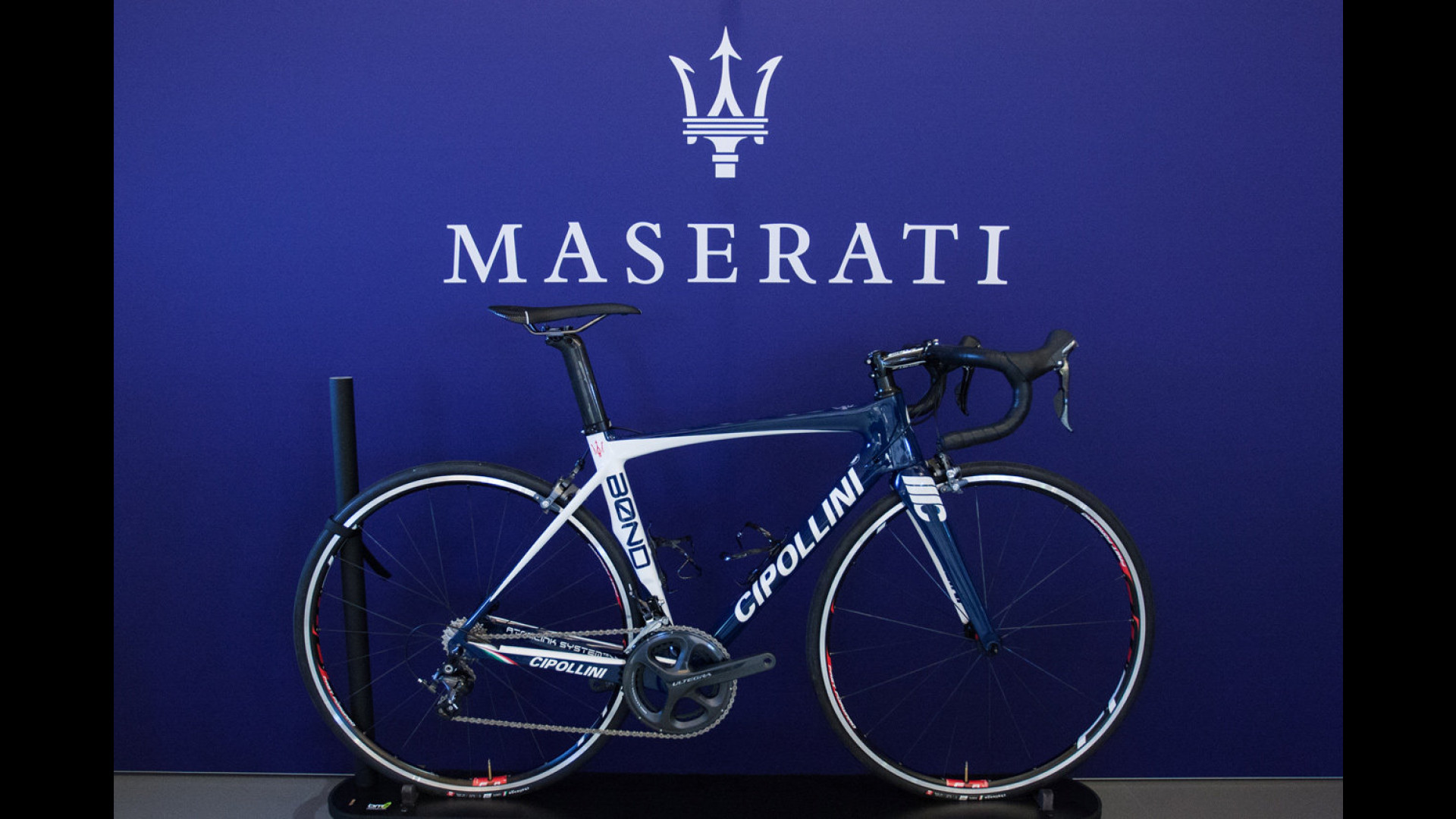 Maserati crea una bici unica con Mario Cipollini