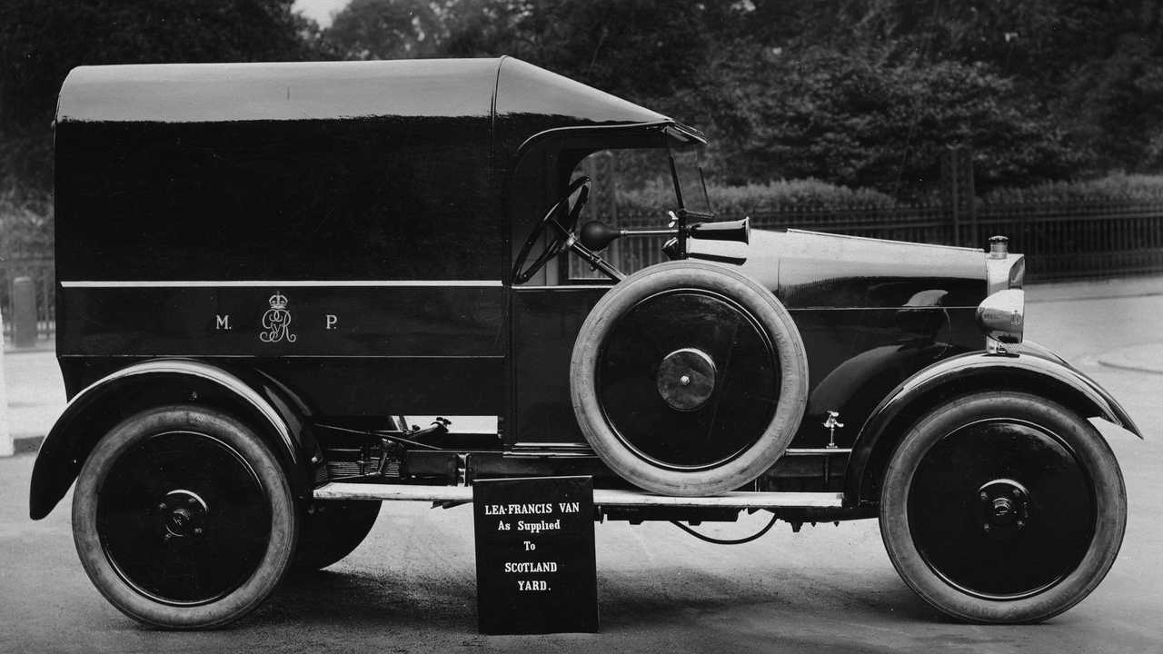 İlk Flying Squad Otomobilleri