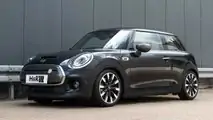 Mini Cooper SE mit Sportfedern von H&R