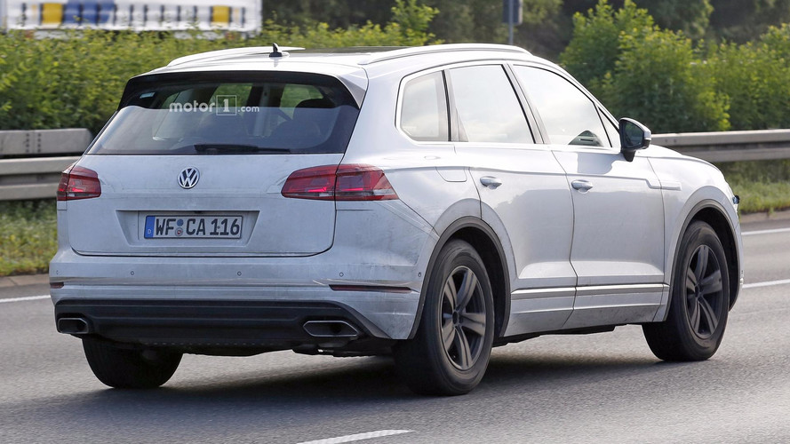 2018 VW Touareg spy photo