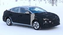 Hyundai Elantra EV casus fotoğraf