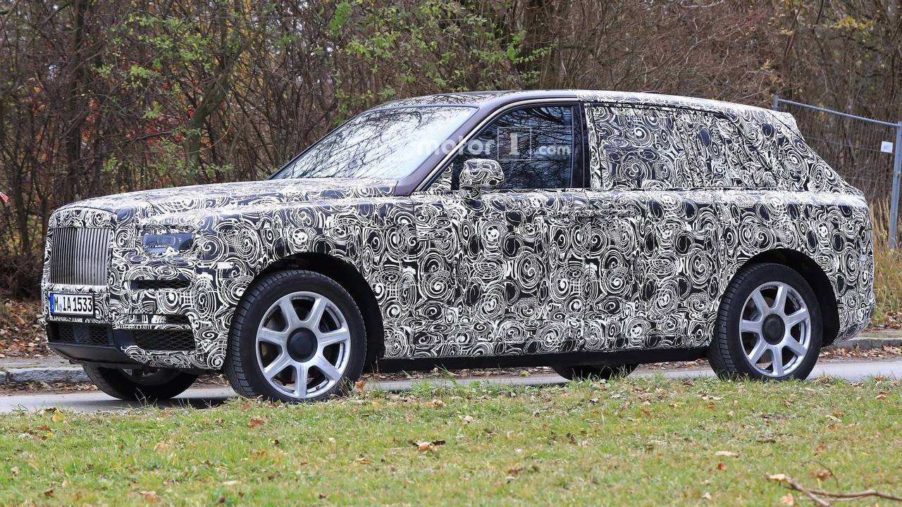 Rolls-Royce Cullinan spy photo