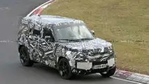 Land Rover Defender spiato su Nurburgring