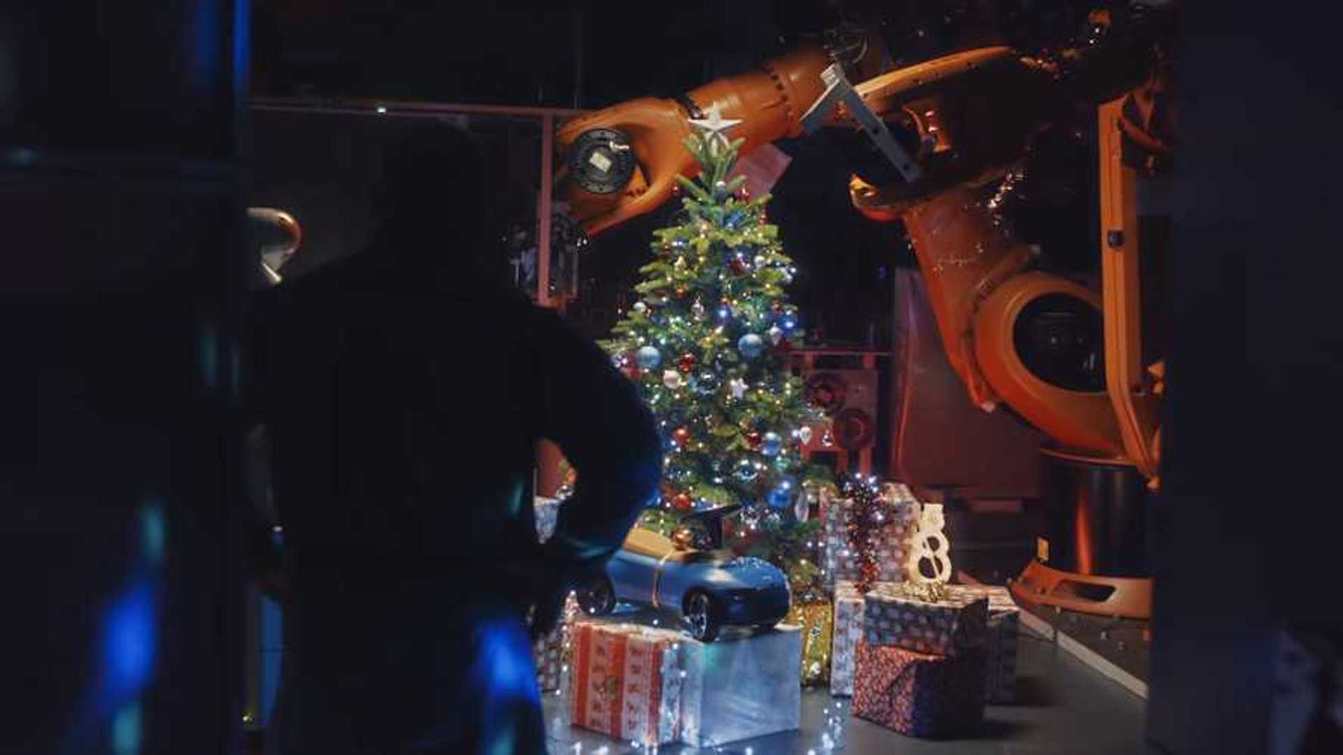 BMW Turns Off The Lights And Takes A Break In Christmas Ad