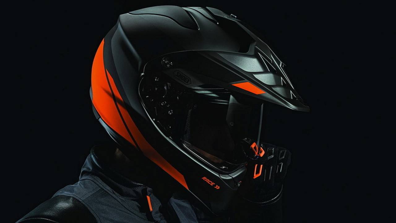 KTM presenta sus nuevos cascos Shoei KTM Powerwear