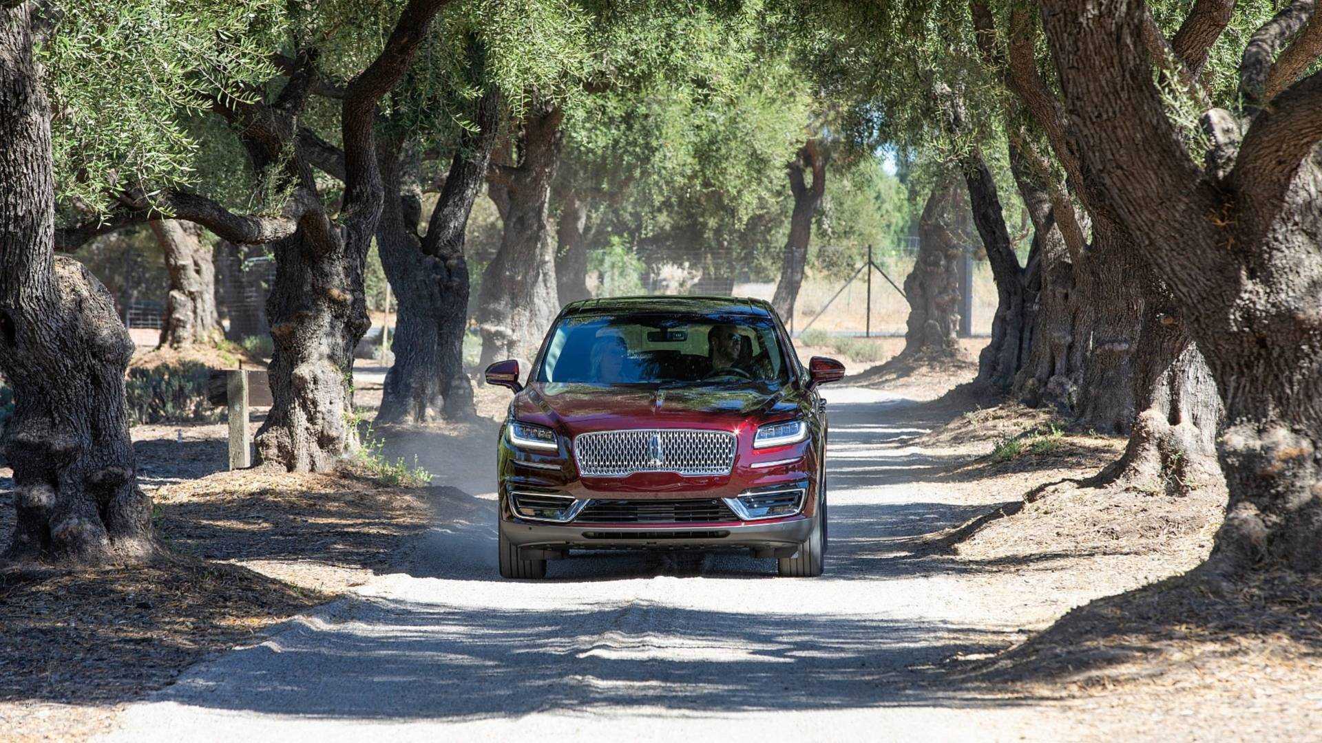 https://cdn.motor1.com/images/mgl/zNvAL/s1/2019-lincoln-nautilus-first-drive.jpg 2019-lincoln-nautilus-first-drive