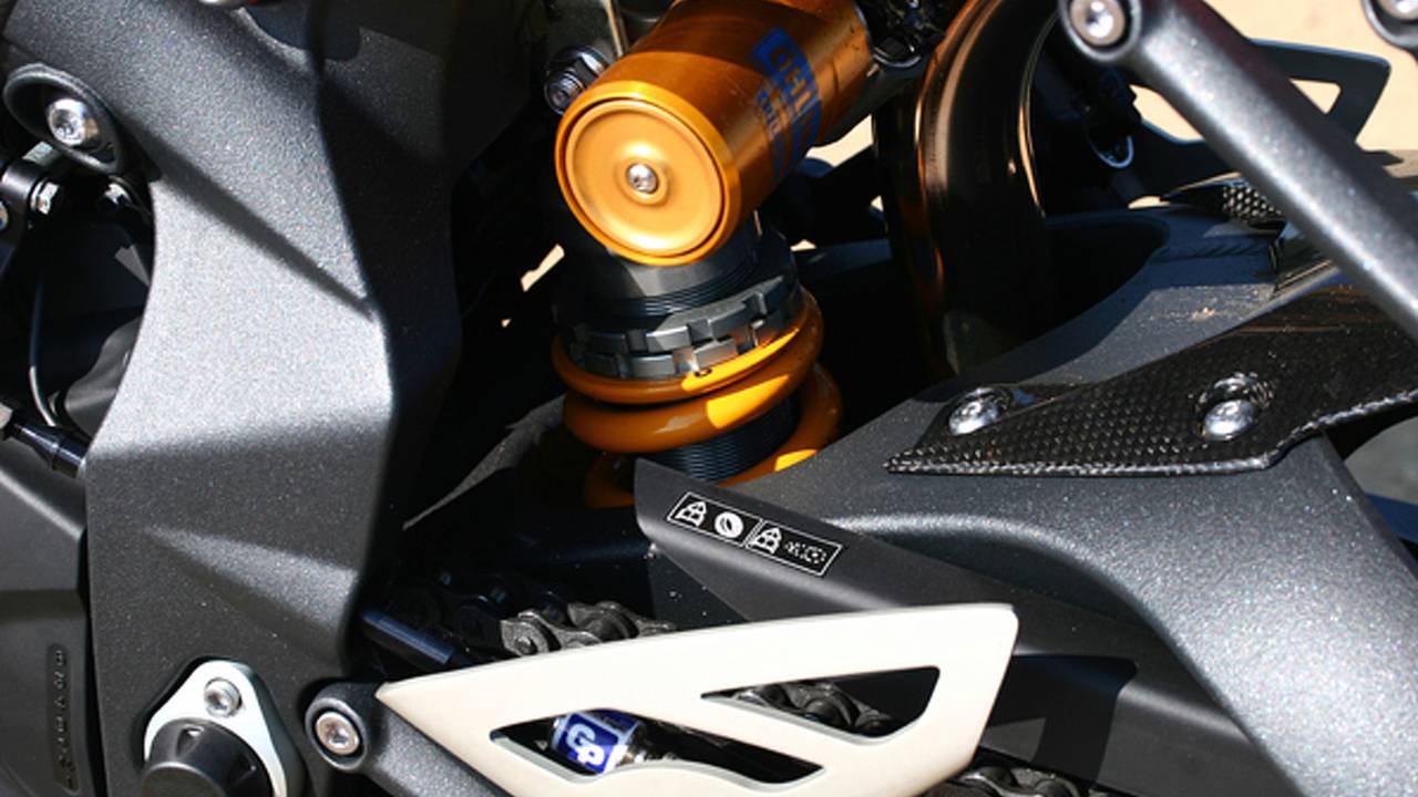 Two guys, one Triumph Daytona 675R