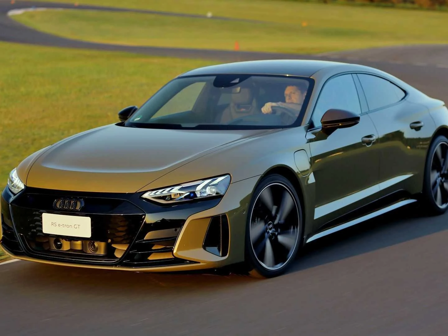 Impressões: Audi RS e-tron GT elétrico honra a sigla esportiva