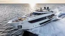 Range Rover vs Ferretti Yachts 1000