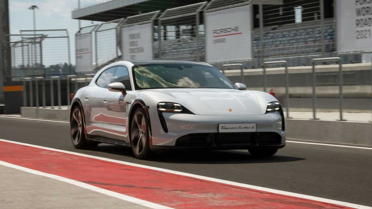 Porsche Taycan Cross Turismo на «Игоре Драйв»