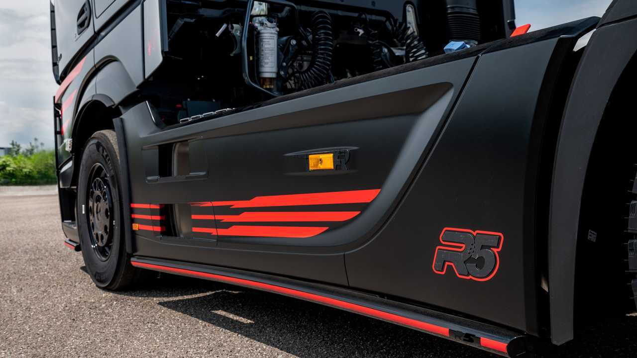 Mercedes-Benz Actros R5 Italian Collection: Rosso dettagli
