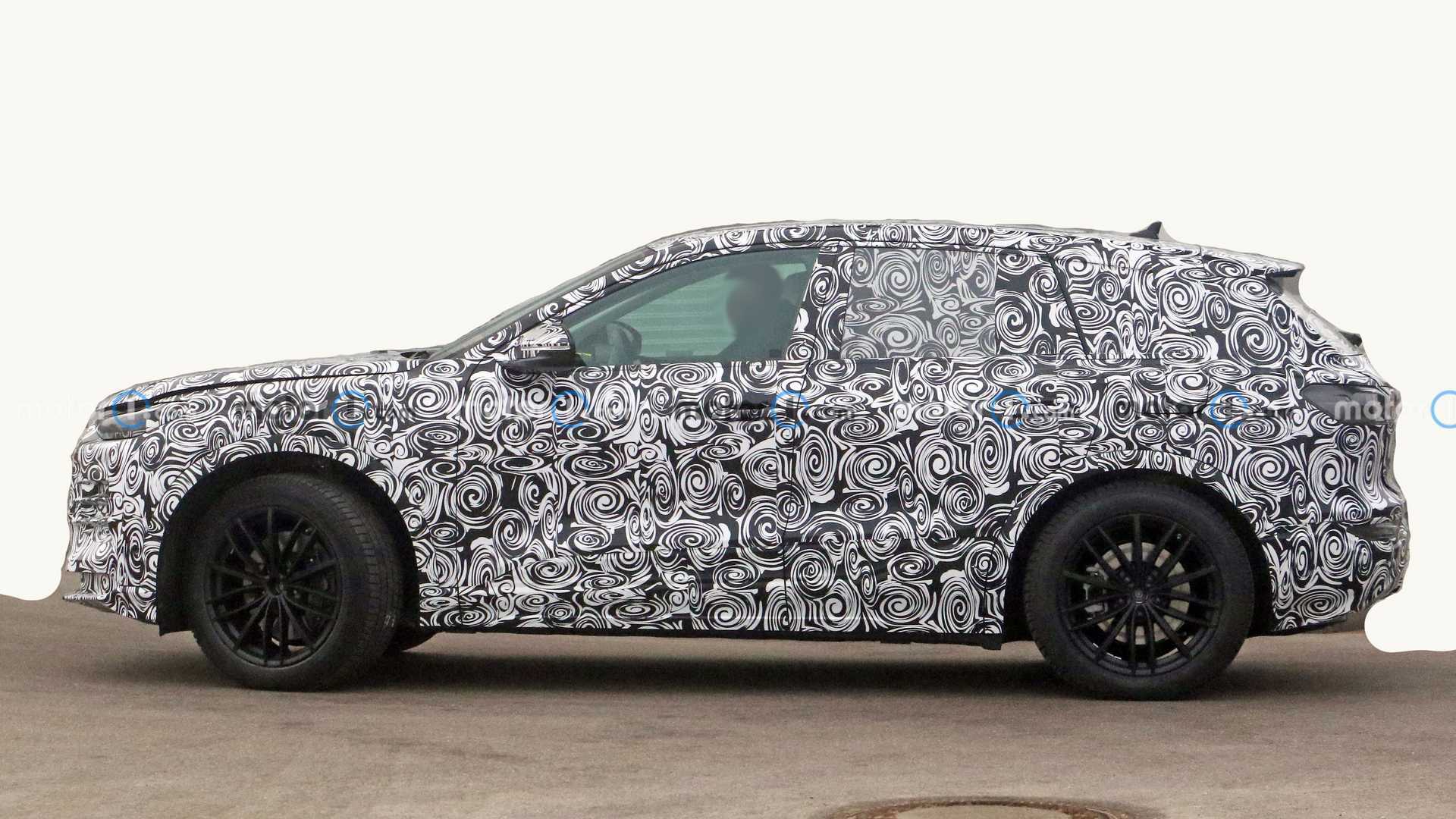 2022-audi-q5-e-tron-spy-photo-side-angle.jpg