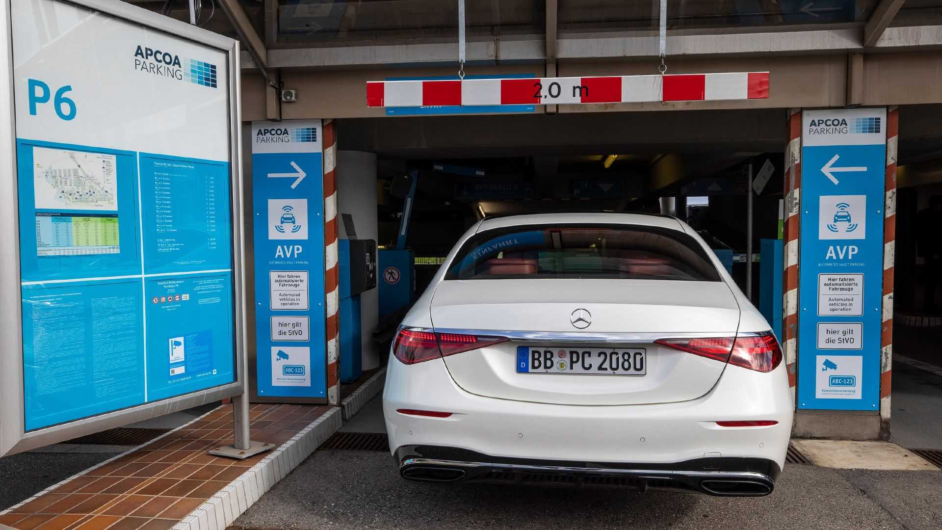 Studie Automatisiertes Parken Am Flughafen London de.motor1.com