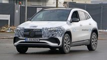 Mercedes-Benz EQA Hafif Kamuflajlı Casus Fotoğrafları
