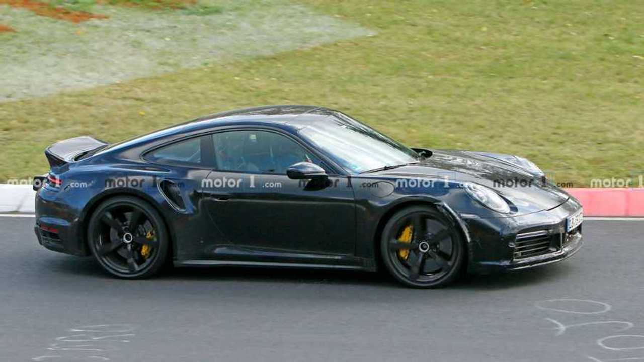 İlginç Spoiler Tasarımına Sahip Porsche 911'den Yeni Casus Fotoğraflar