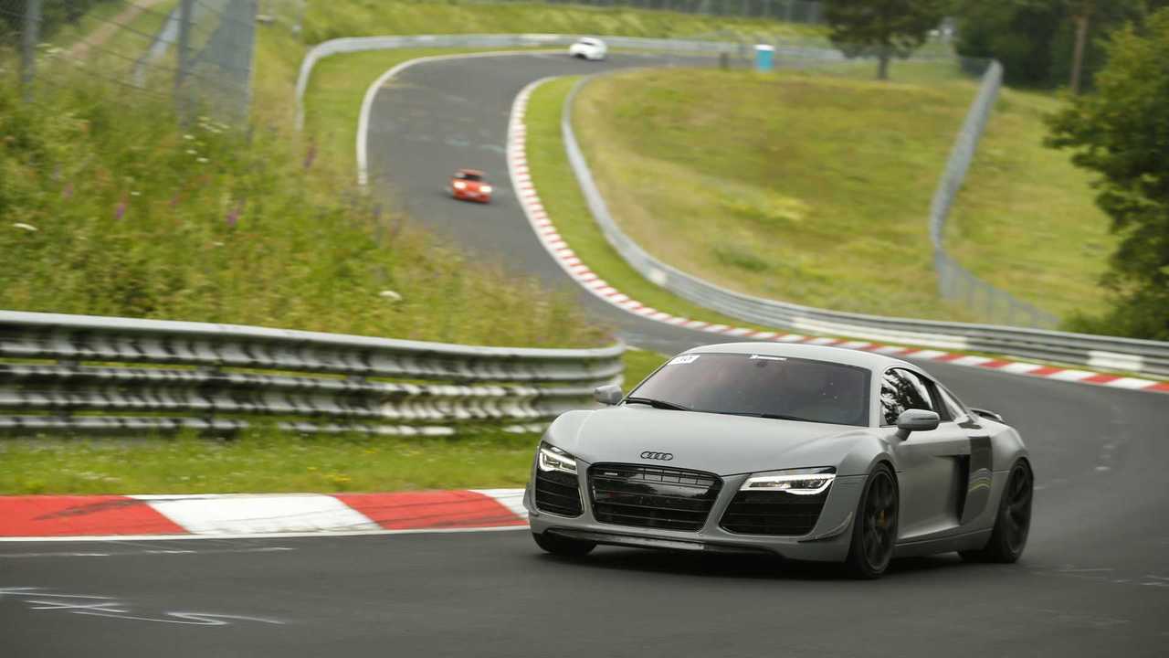 Il giro del mondo in Audi R8 manuale