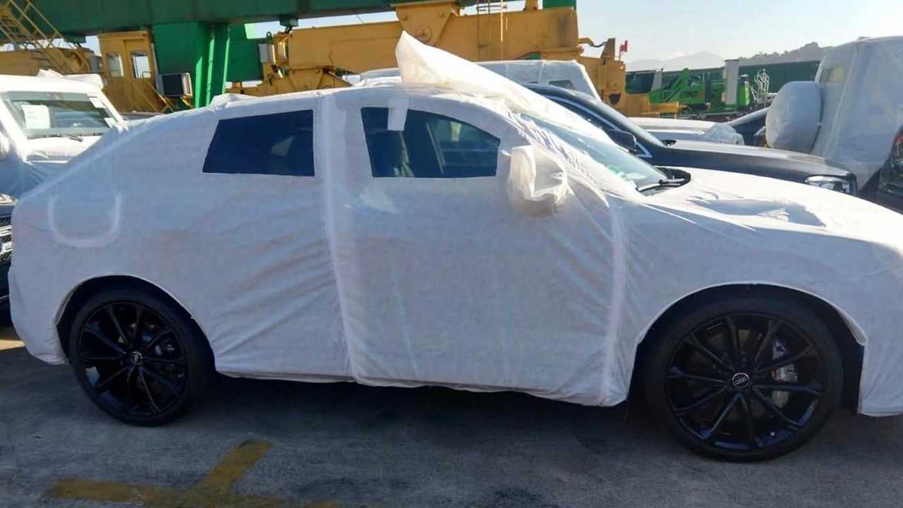 Flagra Audi RS Q3 2021