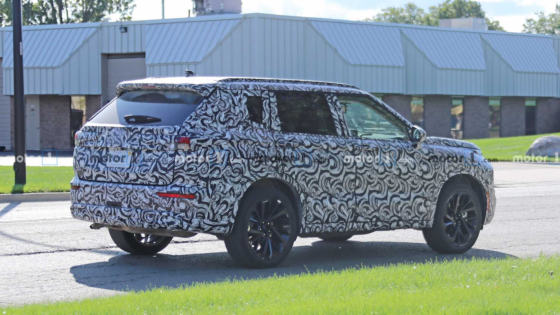https://cdn.motor1.com/images/mgl/zZEq8/s1/2021-mitsubishi-outlander.jpg 2021-mitsubishi-outlander
