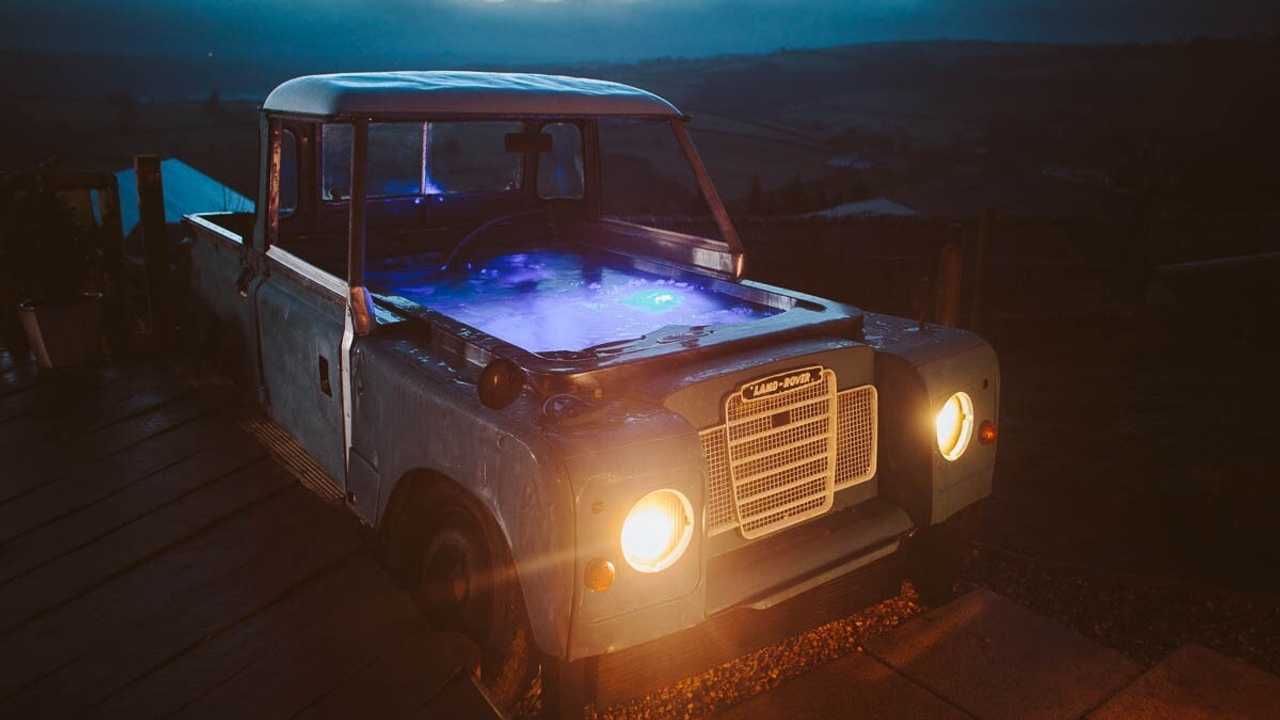 Land Rover hot tub & Bluebird Penthouse caravan