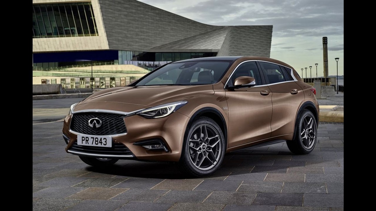 Aposta contra Série 1 e A3, novo Infiniti Q30 tem mais uma foto divulgada