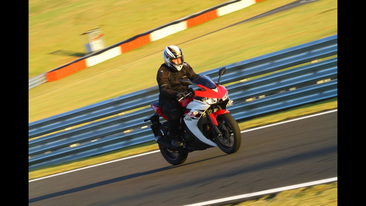 Volta rápida: Yamaha R3 vem infernizar a vida da Ninjinha