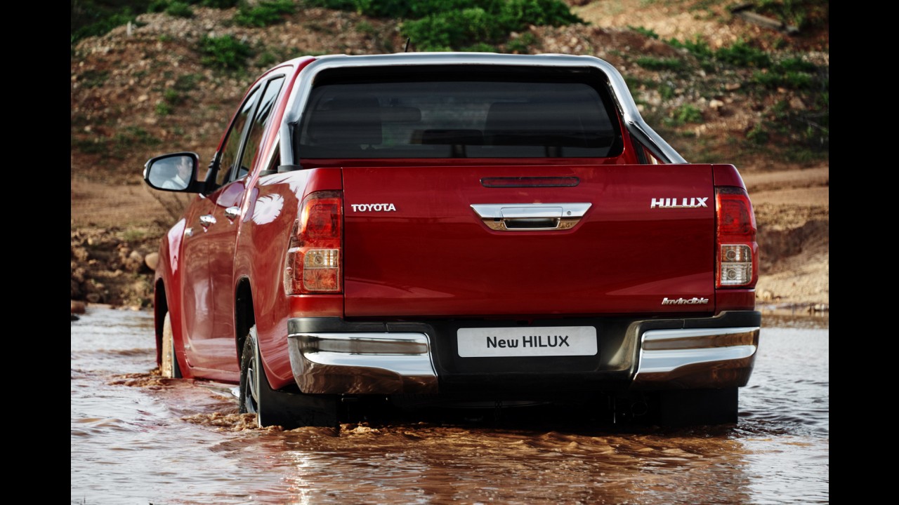 Em breve no Brasil, nova Toyota Hilux surpreende pela demanda na Austrália