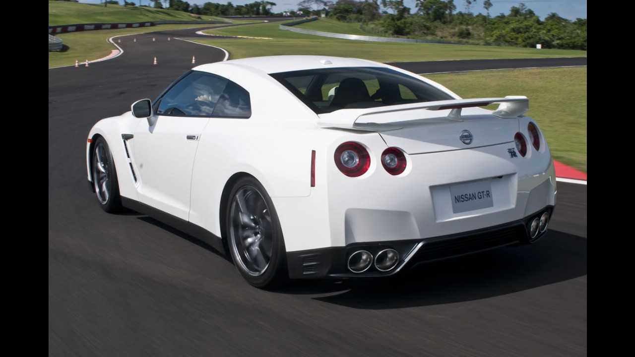Nissan GT-R: domando o Godzilla na pista do Vello Città