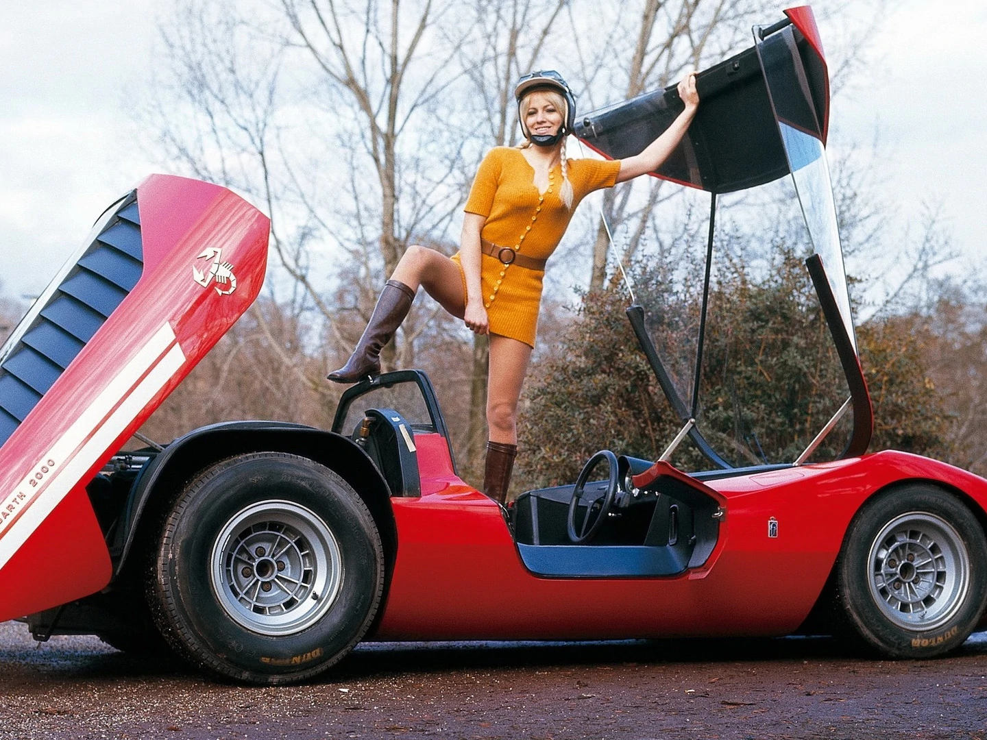 フィアット　アバルト　2000 ピニンファリーナ　ディンキー　ランチア 1969 FIAT ABARTH 2000 COUPE PININFARINA｜アバルトの歴史を刻んだ