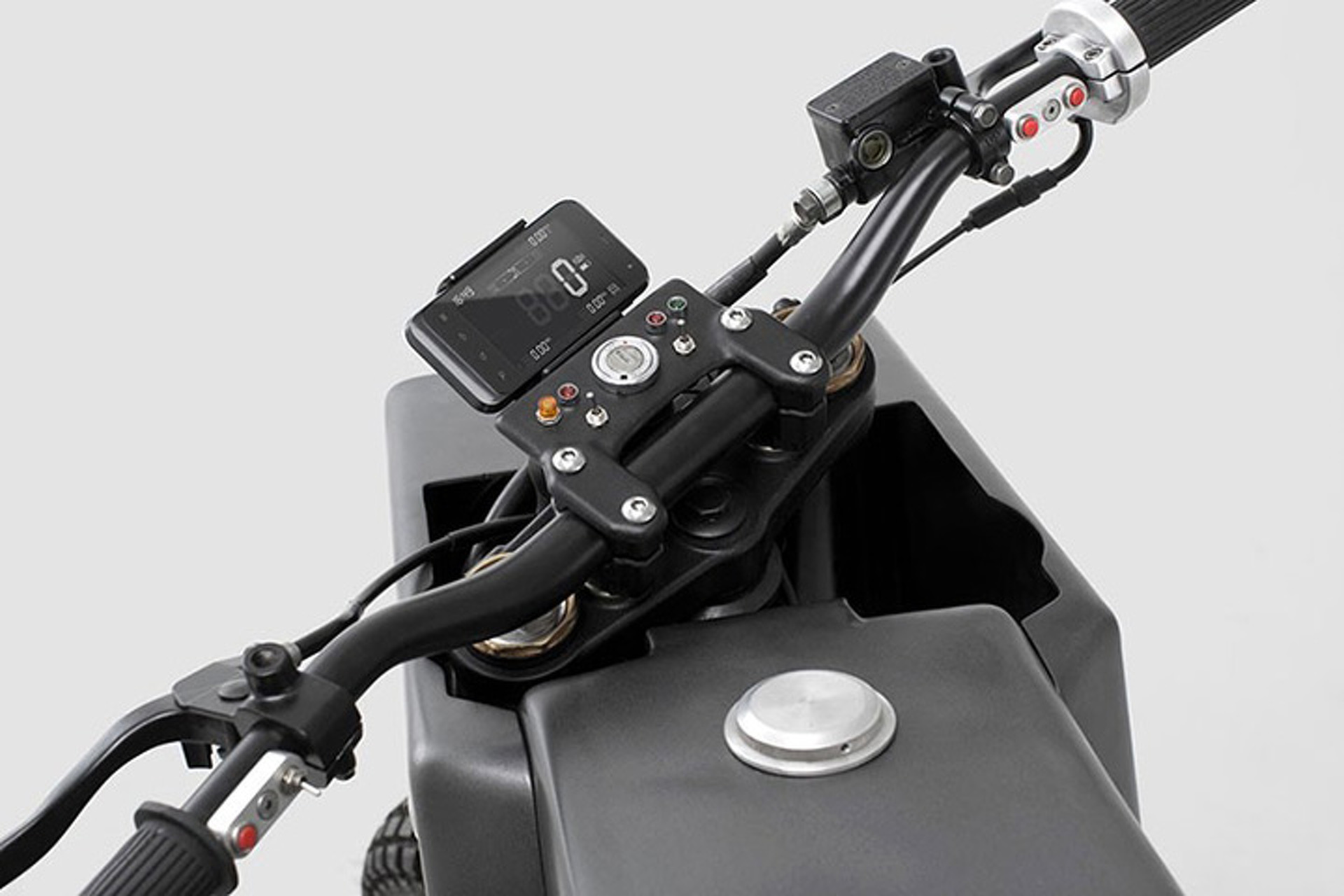 The Thrive MC T 500 Cross Is Square, Bare, and Artfully Awesome