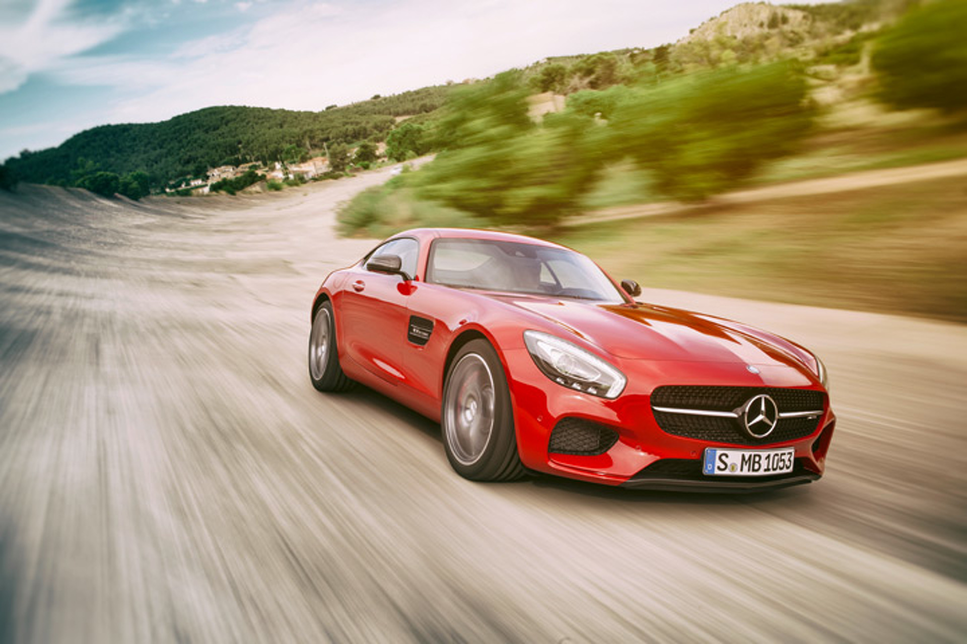 2016 Mercedes-AMG GT Has Porsche and Jaguar Dead in its Sights