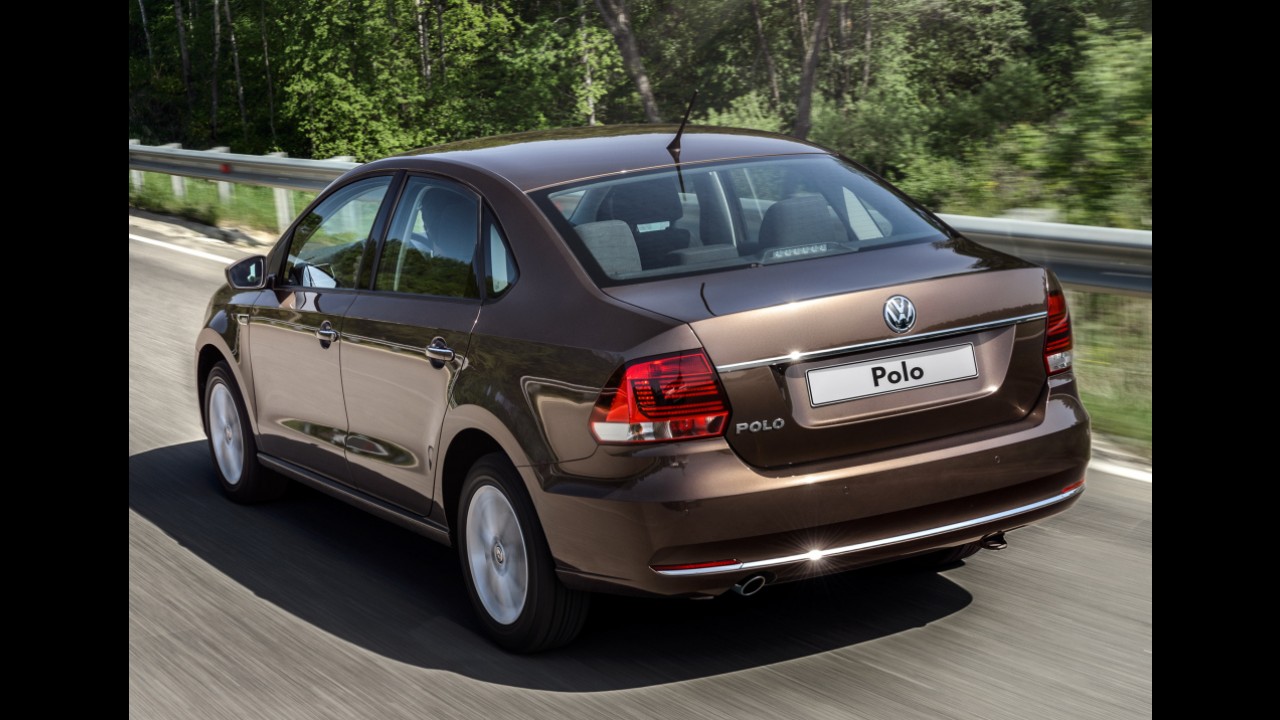 Novo sedã compacto da VW é flagrado em testes (e pode ter motor 1.2 TSi)