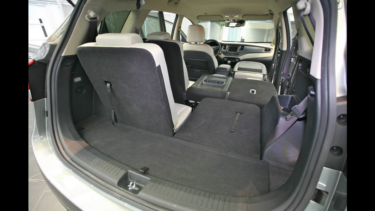 Kia Carens 2013: Novas imagens mostram detalhes do interior